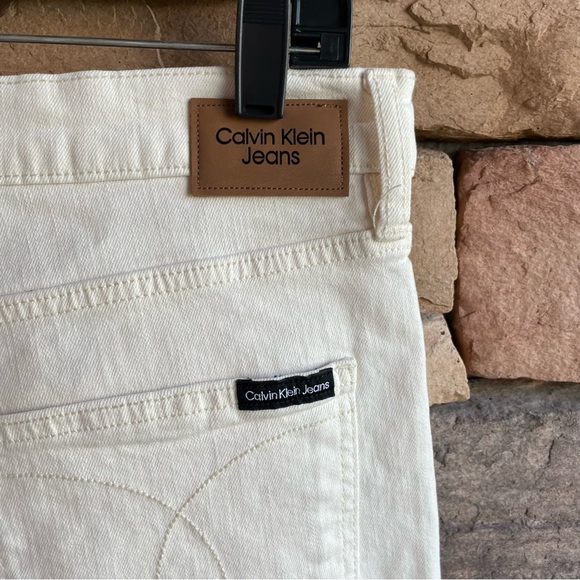 Calvin Klein Jeans High Rise 90’s Fit Ivory Denim Jeans NWT Women 29, 30 - Picture 6 of 16